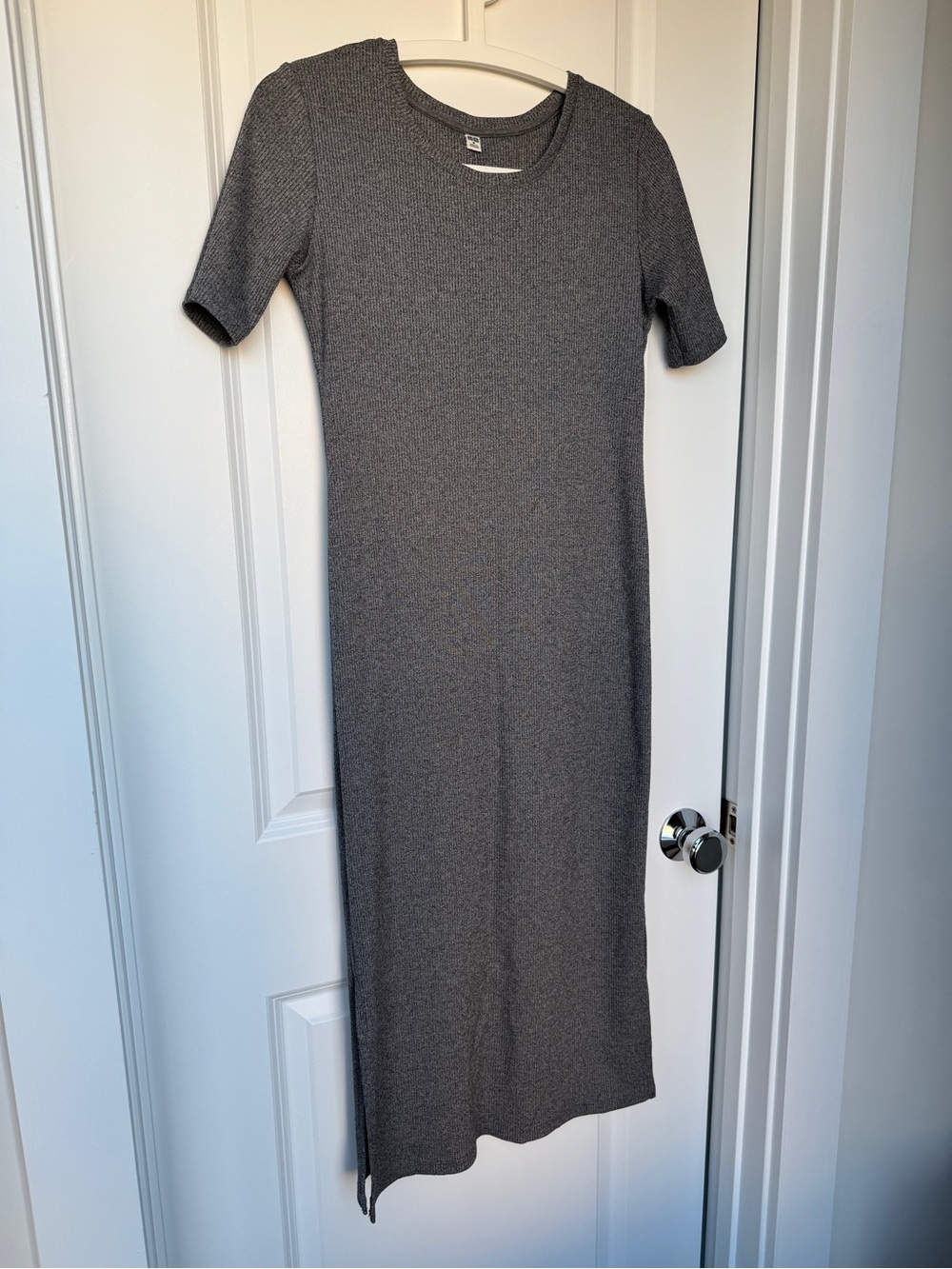Uniqlo Short-Sleeve Ribbed Knit Midi Dress